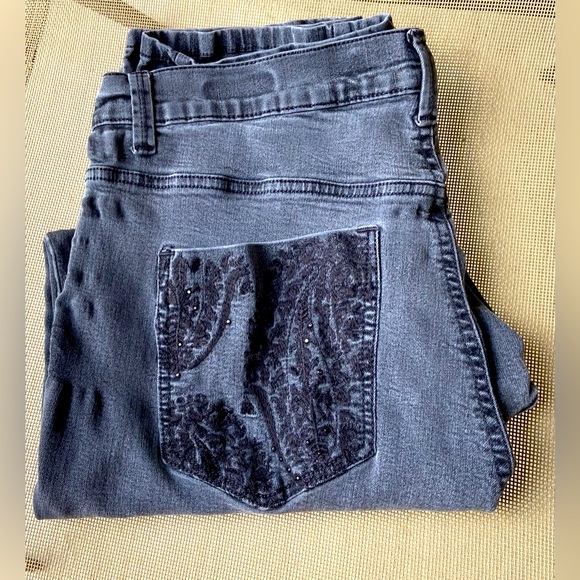 Well Worn Gloria Vanderbilt Sz-16/18 Petite Stylish Black Jeans w/Great Stretch🖤 - Picture 7 of 16